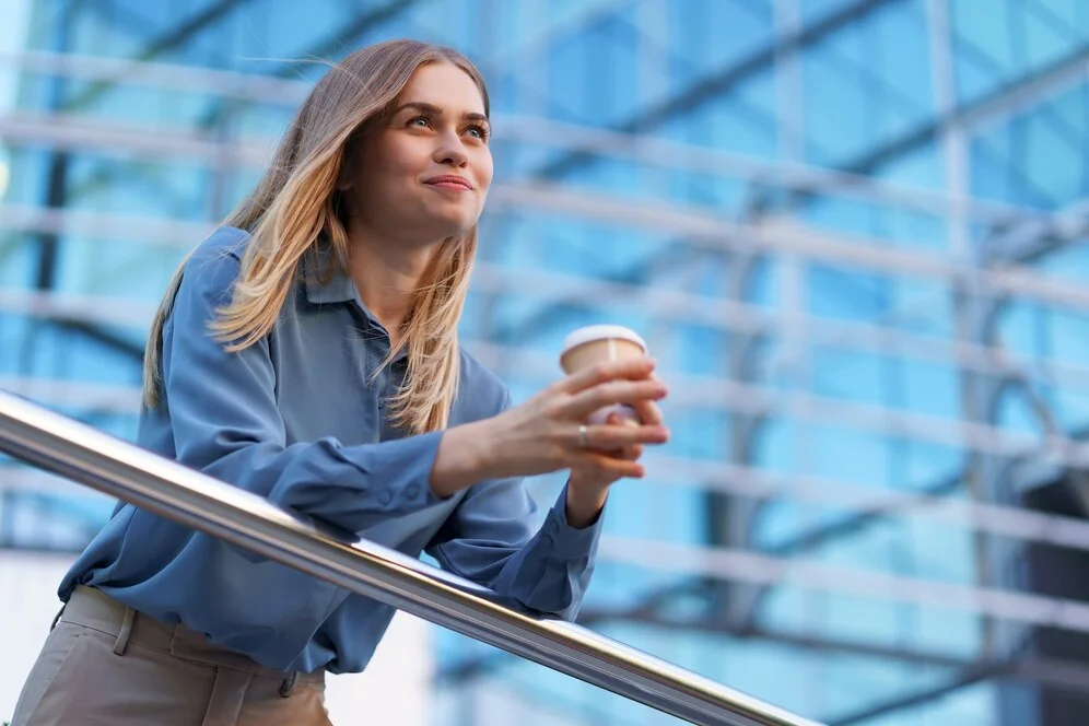 young-smiling-professional-woman-having-coffee-break-her-full-working-day-she-holds-paper-cup-outdoors-near-business-building-while-relaxing-enjoying-her-beverage_158595-6855 young-smiling-professional-woman-having-coffee-break-her-full-working-day-she-holds-paper-cup-outdoors-near-business-building-while-relaxing-enjoying-her-beverage_158595-6855